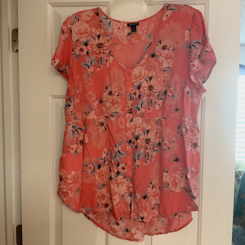 Torrid Babydoll High/Low style top Light Coral Pink with Floral print size 2